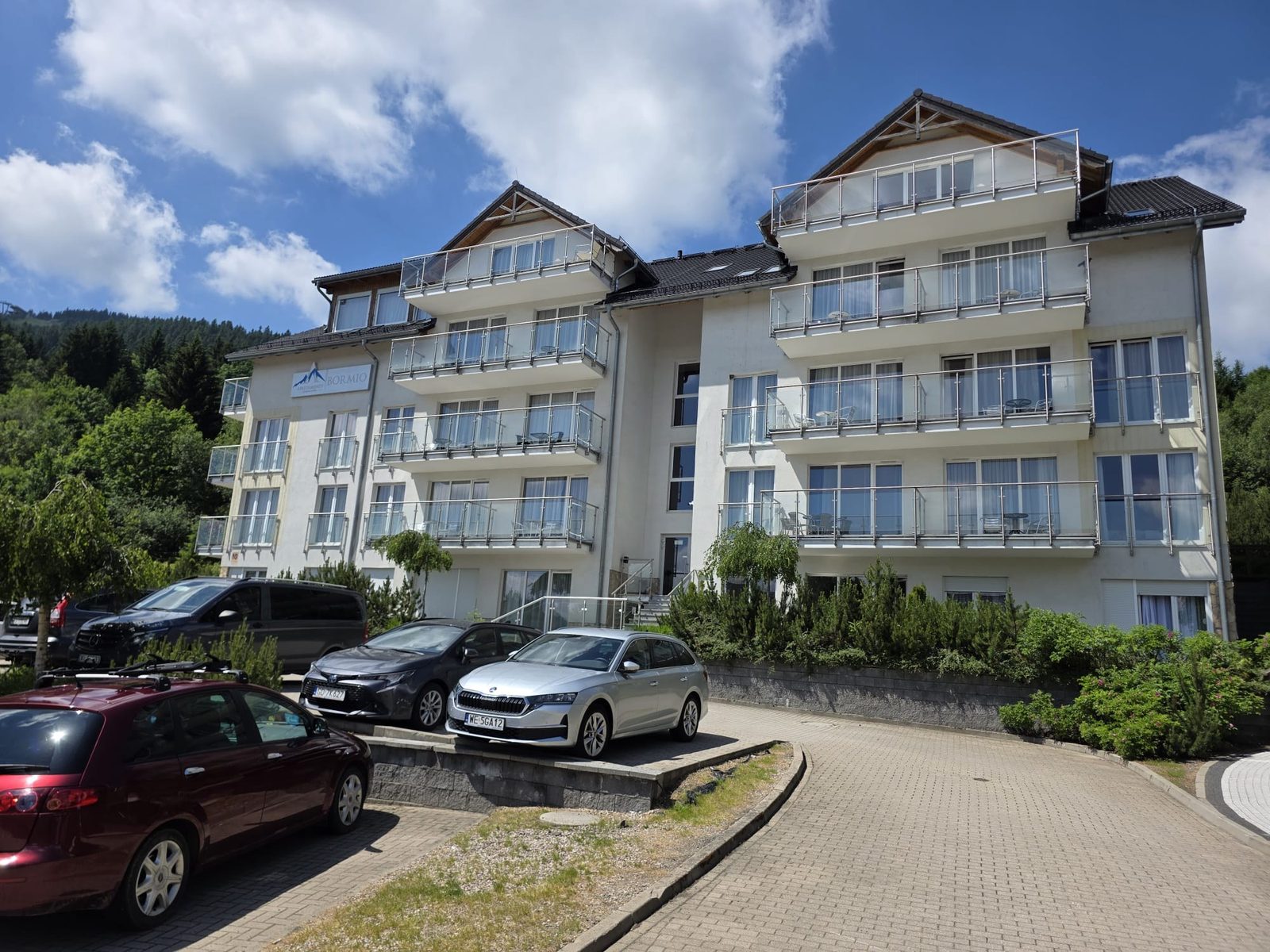 Nocleg przy stoku w Czarna Góra Resort, otoczenie budynku