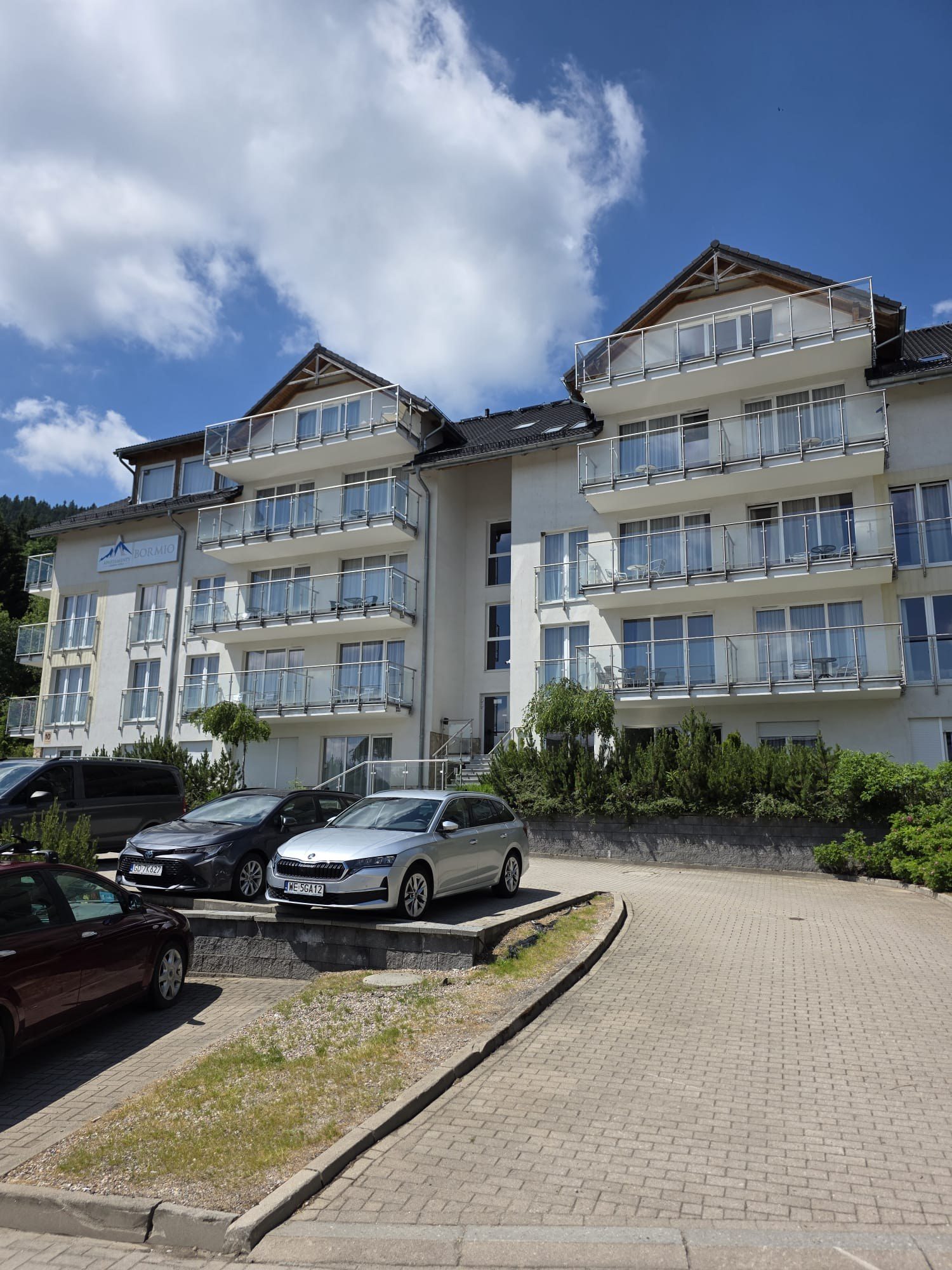 Dedykowane miejsce parkingowe przy apartamencie Czarna Góra